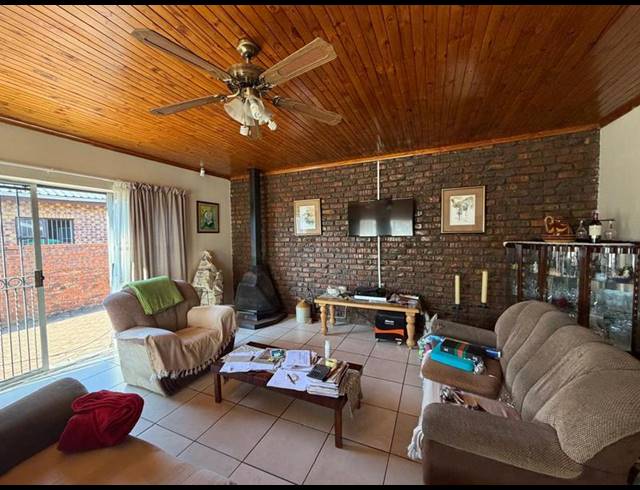 4 BEDROOM HOUSE FOR SALE IN MEYERVILLE